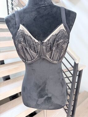 Plus size Wacoal Black Lace Underwire Bra with Contrast Lining size 40C